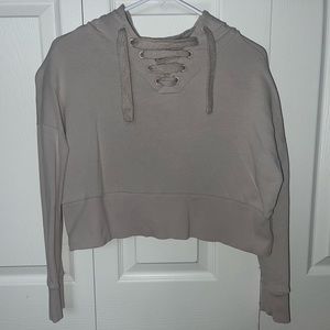 Gray sweater perfect to train or just dress casual is comfy and can fit S/M